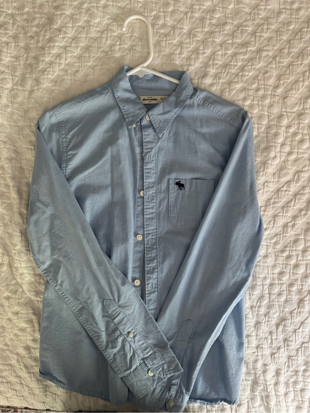 Abercrombie & Fitch Light Blue Men's Button-Down Shirt with Pocket Logo